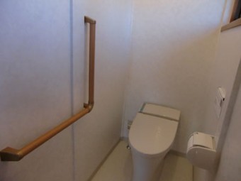 和式のトイレをLIXILのタンクレストイレサティスに交換 和式のトイレをLIXILのタンクレストイレサティスに交換